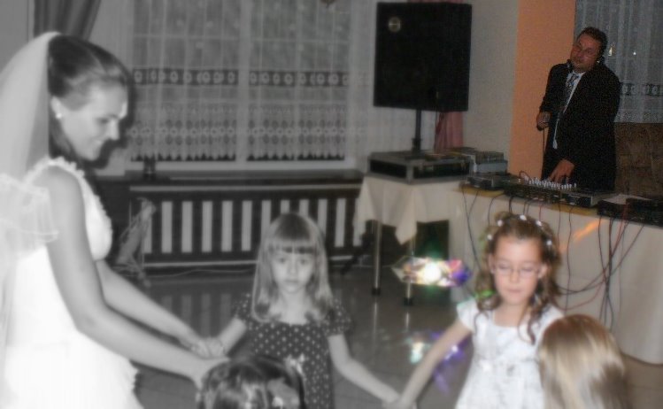 DJ nevesta a deti.JPG